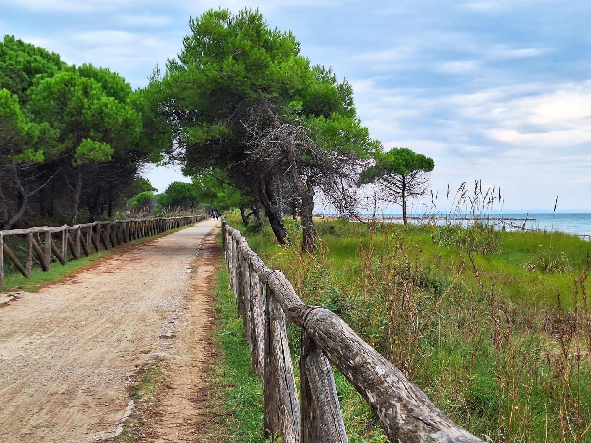 Appartamento Two- Bedroom Flat With Sea View In